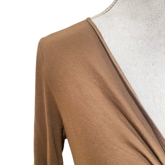 Talbots v neck front knot caramel brown lightweight top 3/4 sleeve size medium - Picture 5 of 10